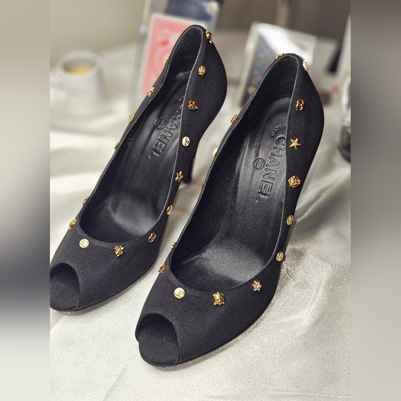 RARE Chanel Lucky Charms Heels! 38.5 - Picture 5 of 16